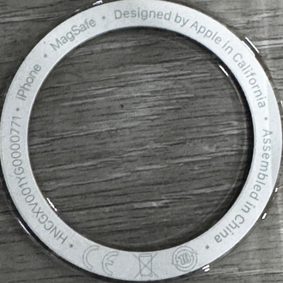 APPLE MAG SAFE CLEAR CASE - Picture 6 of 8